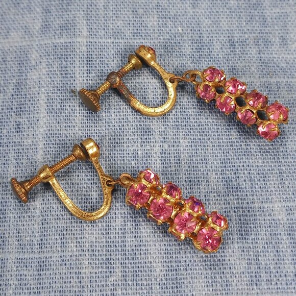 1960s Vintage Screw Back Dangle Earrings with a Double Row of Pink Rhinestones - Picture 3 of 4